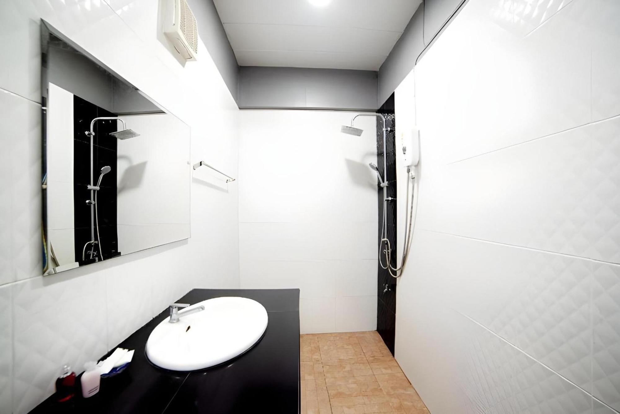 OYO 465 Krung Kao Traveller Lodge Phra Nakhon Si Ayutthaya Exterior foto