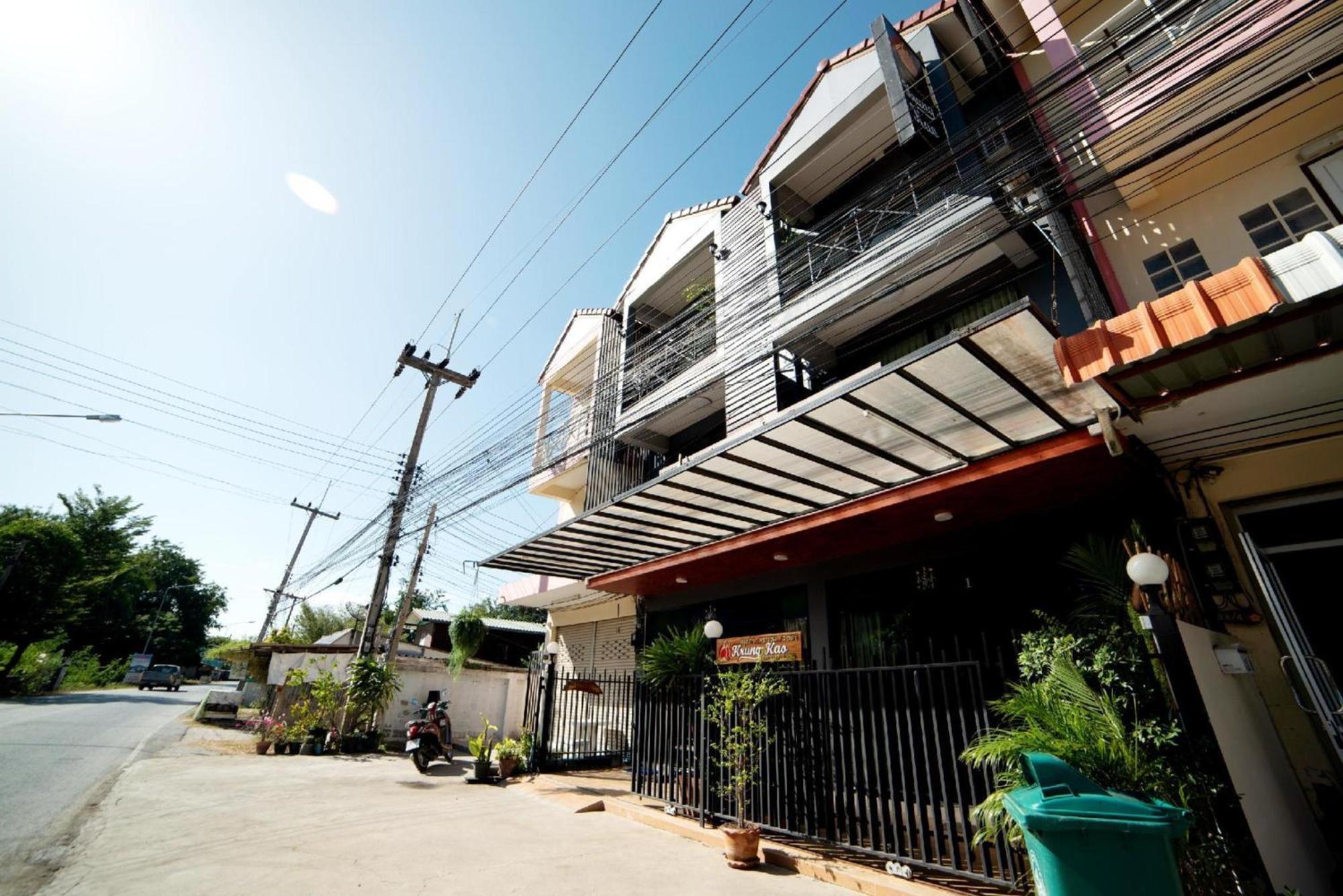 OYO 465 Krung Kao Traveller Lodge Phra Nakhon Si Ayutthaya Exterior foto